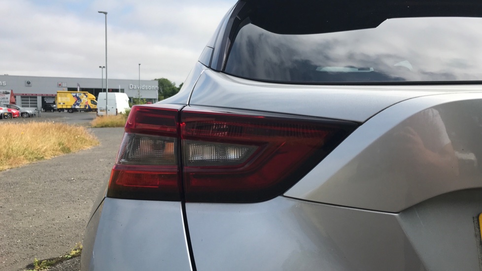 Nissan Juke 1.0 DiG-T N-Connecta 5dr Petrol Hatchback - Image 33