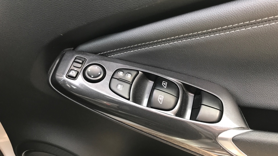 Nissan Juke 1.0 DiG-T N-Connecta 5dr Petrol Hatchback - Image 36