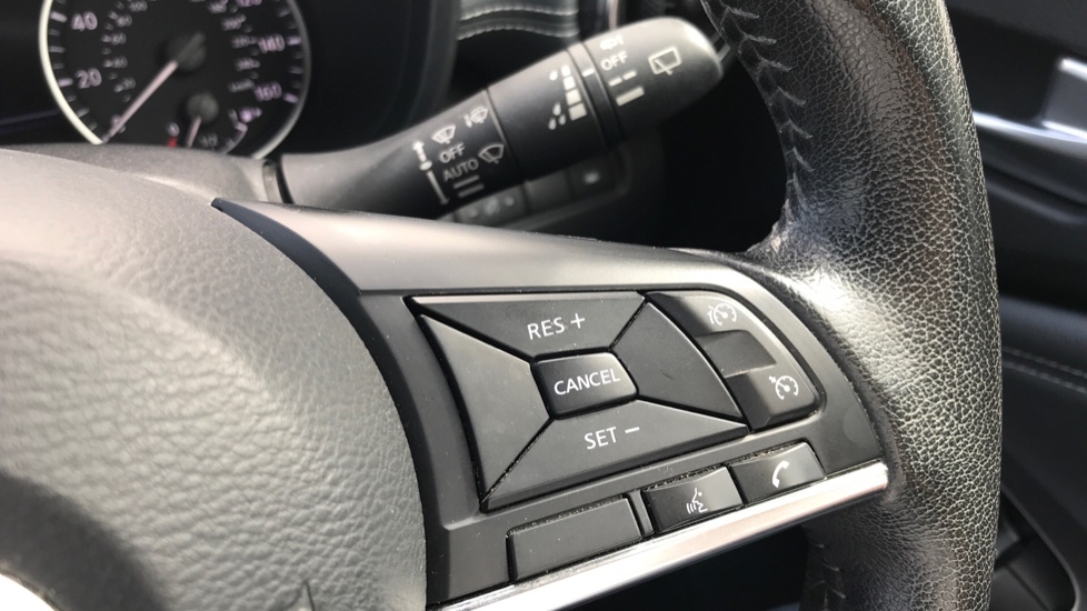 Nissan Juke 1.0 DiG-T N-Connecta 5dr Petrol Hatchback - Image 38