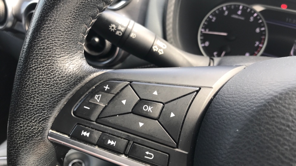 Nissan Juke 1.0 DiG-T N-Connecta 5dr Petrol Hatchback - Image 39