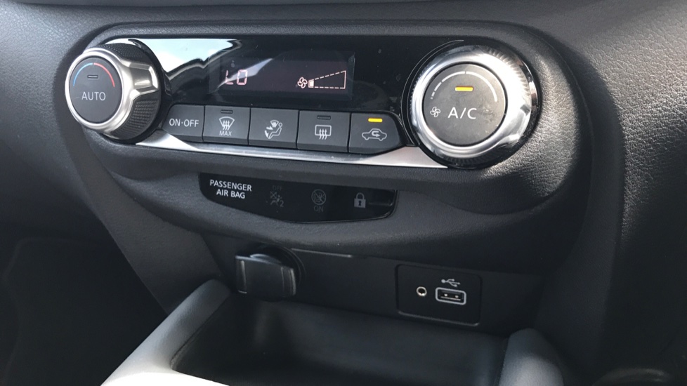 Nissan Juke 1.0 DiG-T N-Connecta 5dr Petrol Hatchback - Image 40