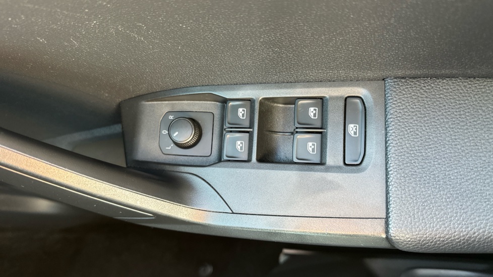 SEAT Arona 1.6 TDI SE Technology Lux [EZ] 5dr Diesel Hatchback - Image 30