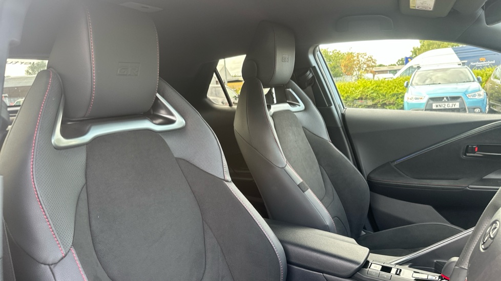 Toyota C-HR 2.0 PHEV GR Sport 5dr CVT Hatchback - Image 32