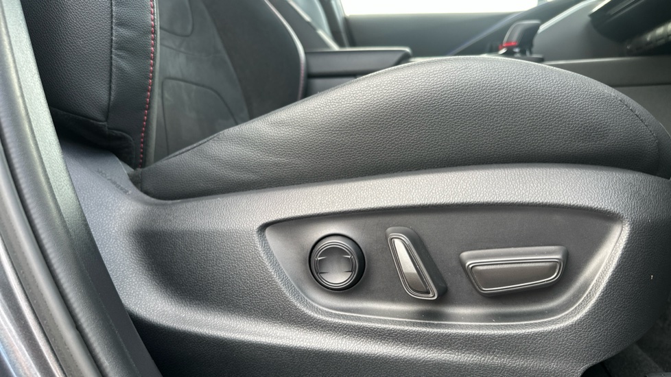 Toyota C-HR 2.0 PHEV GR Sport 5dr CVT Hatchback - Image 33