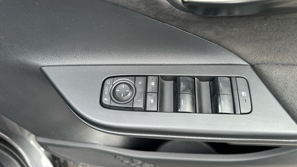 Toyota C-HR 2.0 PHEV GR Sport 5dr CVT Hatchback - Image 36