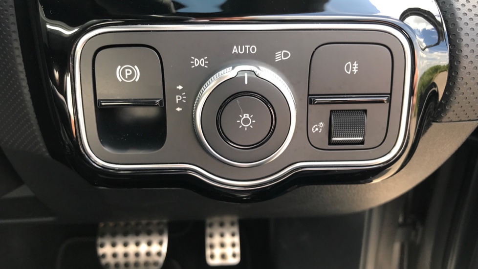 Mercedes-Benz A-Class A200d AMG Line 4dr Auto Diesel Saloon - Image 31