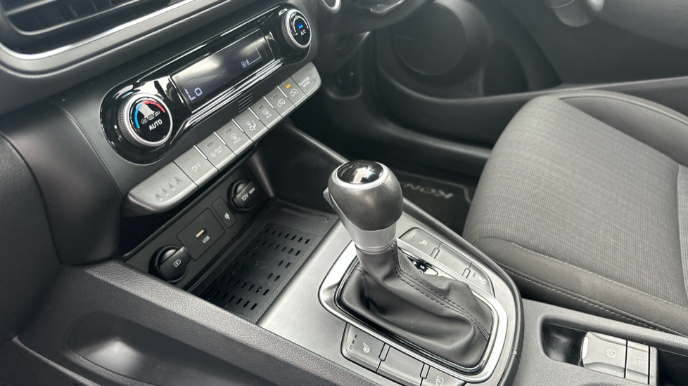 Hyundai KONA 1.6 GDi Hybrid Premium 5dr DCT Hybrid Hatchback - Image 13