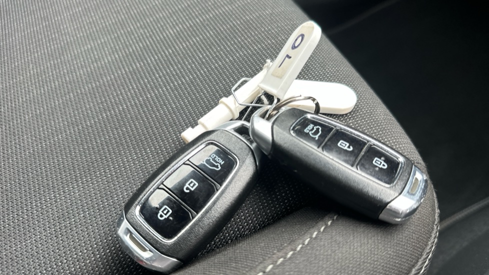 Hyundai KONA 1.6 GDi Hybrid Premium 5dr DCT Hybrid Hatchback - Image 20