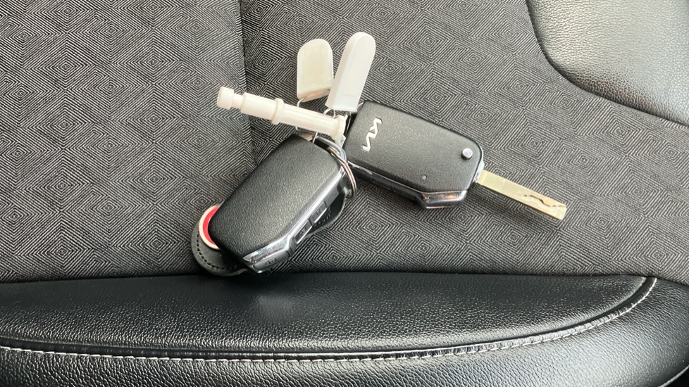 Kia Niro 1.6 GDi Hybrid Connect 5dr DCT Hybrid Estate - Image 19