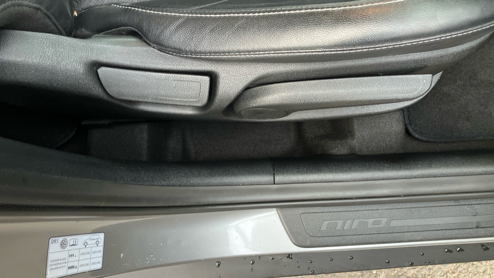 Kia Niro 1.6 GDi Hybrid Connect 5dr DCT Hybrid Estate - Image 32