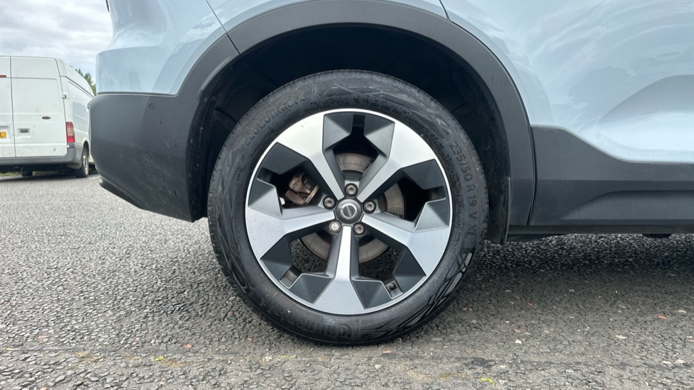 Volvo XC40 2.0 B4P Plus Dark 5dr Auto Petrol Estate - Image 7
