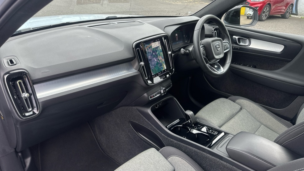 Volvo XC40 2.0 B4P Plus Dark 5dr Auto Petrol Estate - Image 9