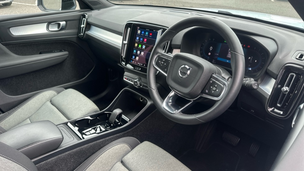 Volvo XC40 2.0 B4P Plus Dark 5dr Auto Petrol Estate - Image 11