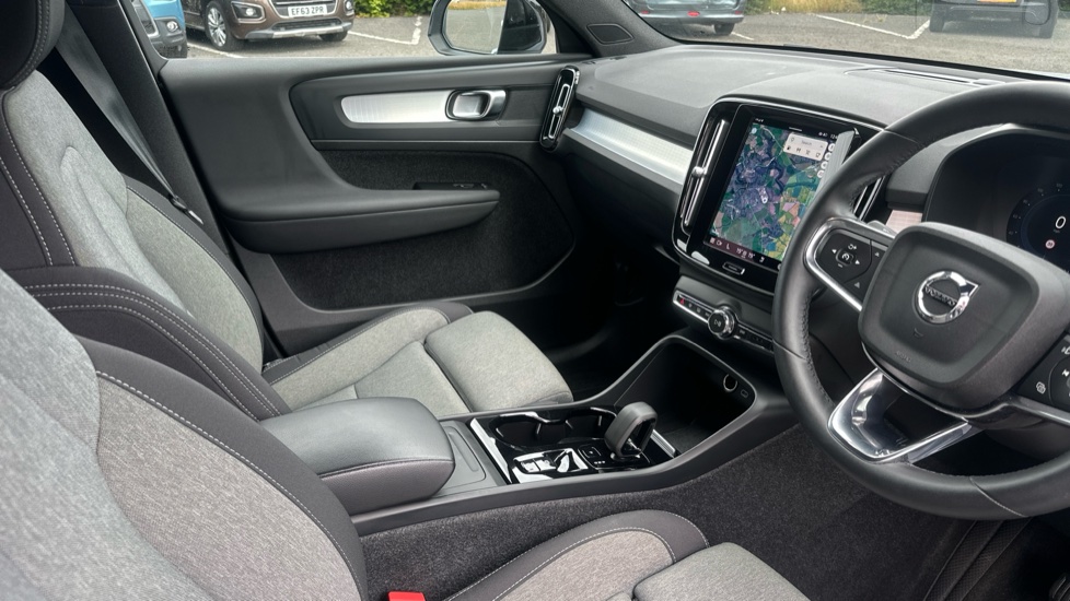 Volvo XC40 2.0 B4P Plus Dark 5dr Auto Petrol Estate - Image 14
