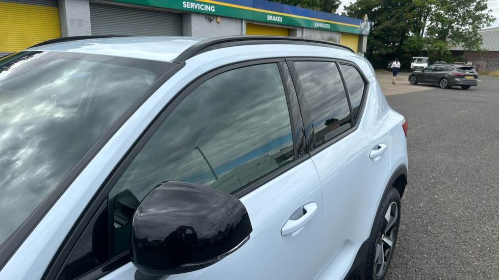 Volvo XC40 2.0 B4P Plus Dark 5dr Auto Petrol Estate - Image 22