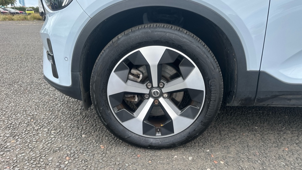 Volvo XC40 2.0 B4P Plus Dark 5dr Auto Petrol Estate - Image 23