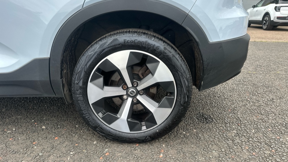 Volvo XC40 2.0 B4P Plus Dark 5dr Auto Petrol Estate - Image 24