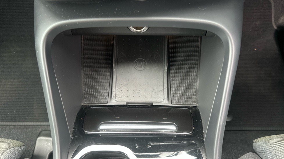 Volvo XC40 2.0 B4P Plus Dark 5dr Auto Petrol Estate - Image 30