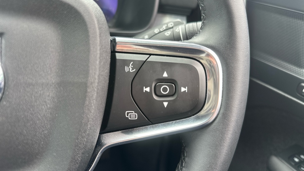 Volvo XC40 2.0 B4P Plus Dark 5dr Auto Petrol Estate - Image 34