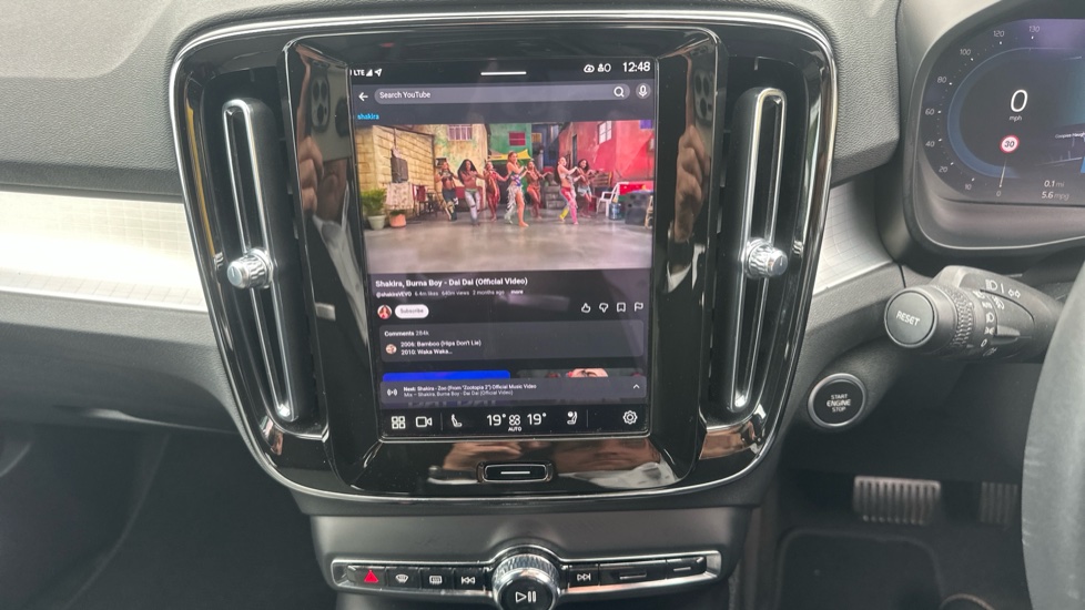Volvo XC40 2.0 B4P Plus Dark 5dr Auto Petrol Estate - Image 35
