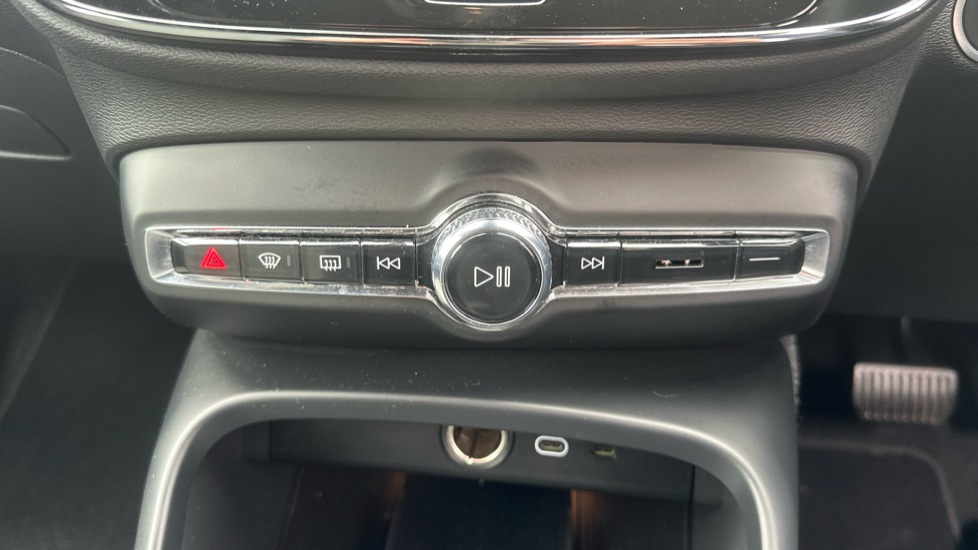 Volvo XC40 2.0 B4P Plus Dark 5dr Auto Petrol Estate - Image 37