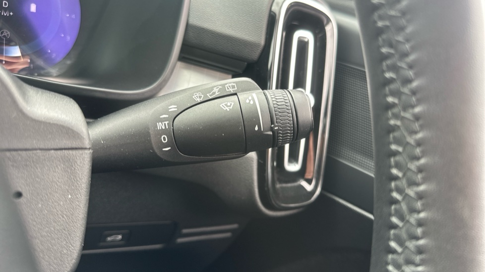 Volvo XC40 2.0 B4P Plus Dark 5dr Auto Petrol Estate - Image 39