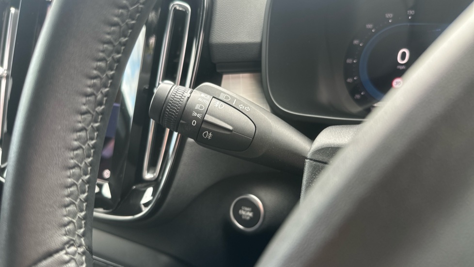 Volvo XC40 2.0 B4P Plus Dark 5dr Auto Petrol Estate - Image 40