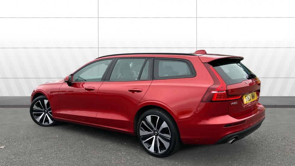 Volvo V60 2.0 B3P Momentum 5dr Auto Petrol Estate - Image 2