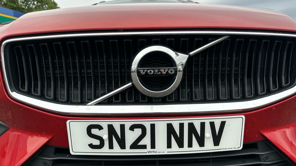 Volvo V60 2.0 B3P Momentum 5dr Auto Petrol Estate - Image 8