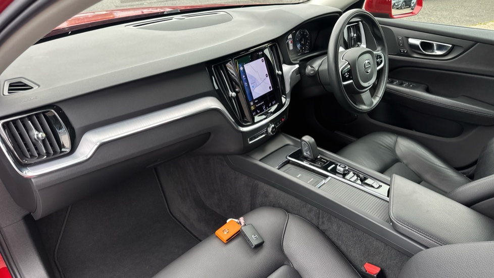 Volvo V60 2.0 B3P Momentum 5dr Auto Petrol Estate - Image 9