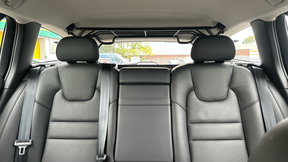 Volvo V60 2.0 B3P Momentum 5dr Auto Petrol Estate - Image 15