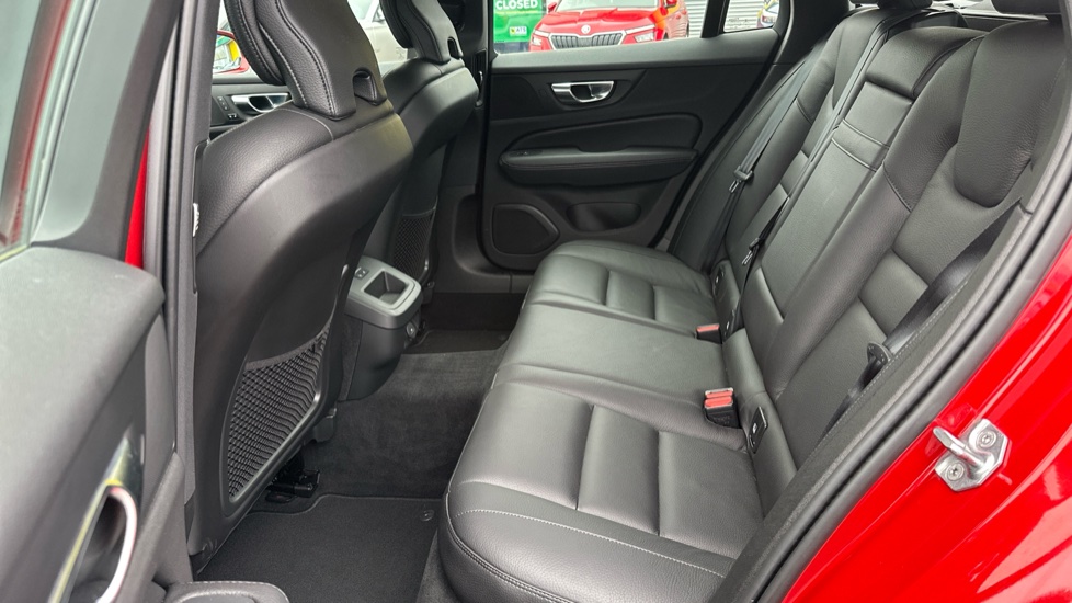Volvo V60 2.0 B3P Momentum 5dr Auto Petrol Estate - Image 16
