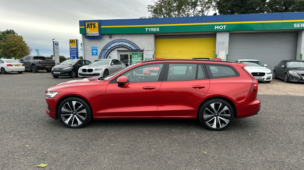 Volvo V60 2.0 B3P Momentum 5dr Auto Petrol Estate - Image 23