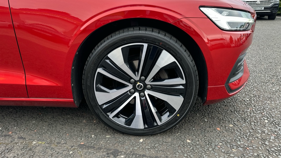 Volvo V60 2.0 B3P Momentum 5dr Auto Petrol Estate - Image 26