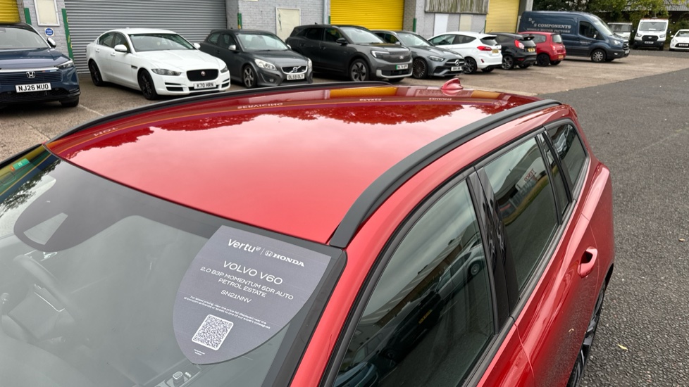 Volvo V60 2.0 B3P Momentum 5dr Auto Petrol Estate - Image 29