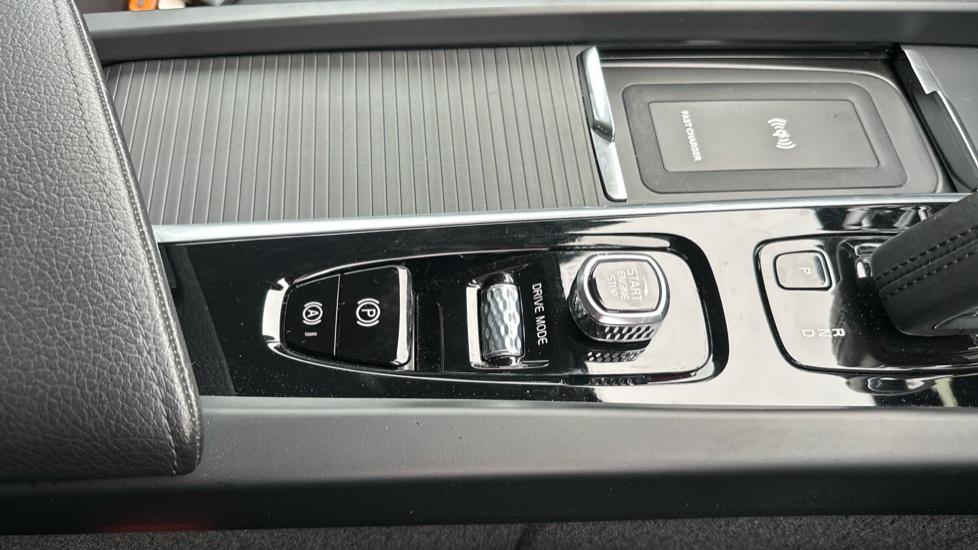 Volvo V60 2.0 B3P Momentum 5dr Auto Petrol Estate - Image 36