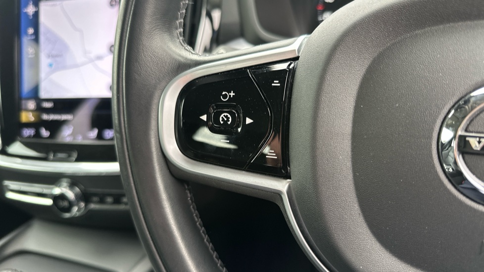 Volvo V60 2.0 B3P Momentum 5dr Auto Petrol Estate - Image 37