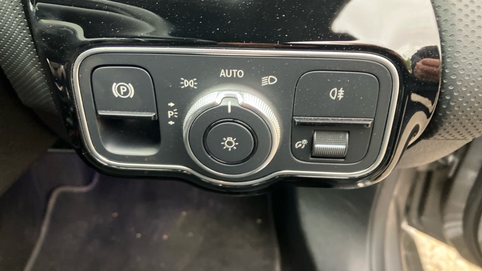 Mercedes-Benz CLA 220d AMG Line Premium Plus 5dr Tip Auto Diesel Estate - Image 30