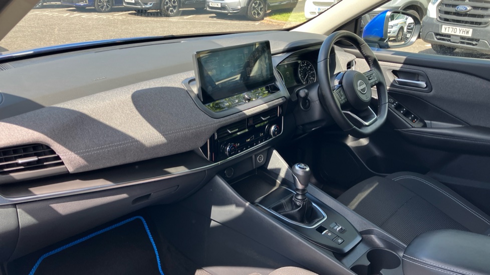 Nissan Qashqai 1.3 DiG-T MH Acenta Premium 5dr Petrol Hatchback - Image 9