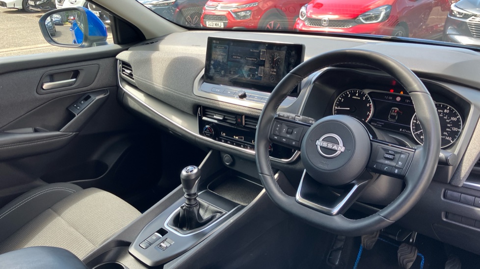 Nissan Qashqai 1.3 DiG-T MH Acenta Premium 5dr Petrol Hatchback - Image 14