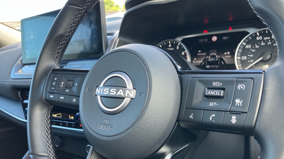 Nissan Qashqai 1.3 DiG-T MH Acenta Premium 5dr Petrol Hatchback - Image 17