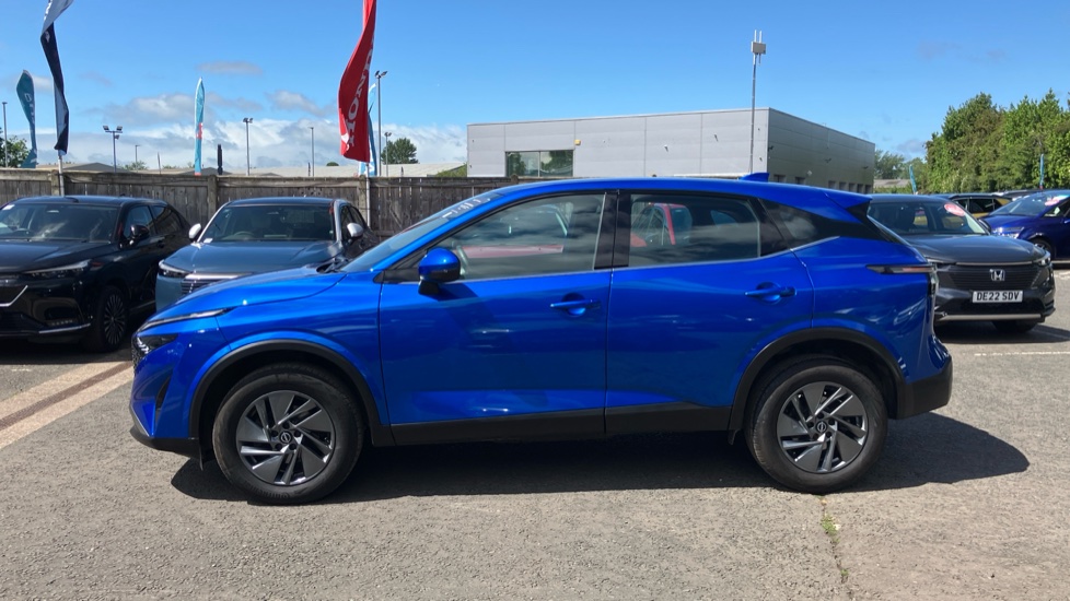 Nissan Qashqai 1.3 DiG-T MH Acenta Premium 5dr Petrol Hatchback - Image 24