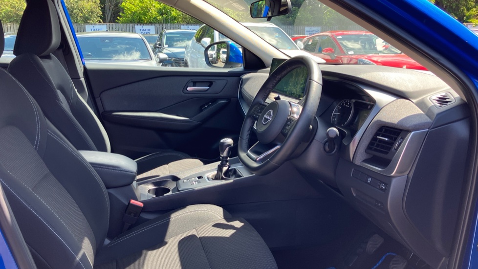 Nissan Qashqai 1.3 DiG-T MH Acenta Premium 5dr Petrol Hatchback - Image 29
