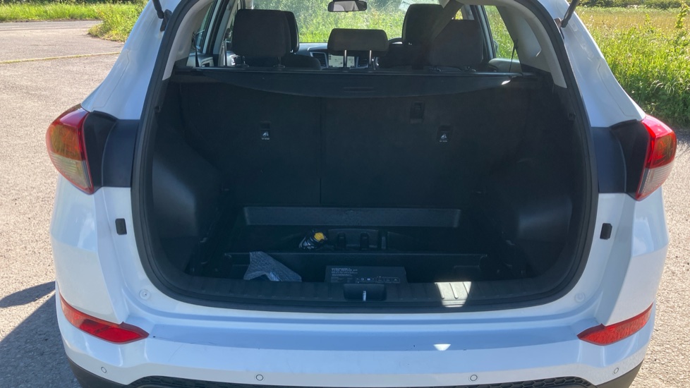 Hyundai TUCSON 1.6 GDi Blue Drive SE Nav 5dr 2WD Petrol Estate - Image 4