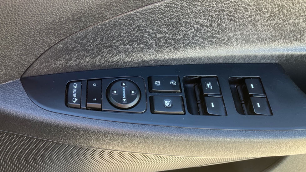 Hyundai TUCSON 1.6 GDi Blue Drive SE Nav 5dr 2WD Petrol Estate - Image 26
