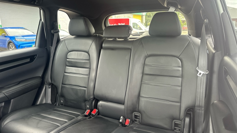 Honda CR-V 2.0 ePHEV Advance Tech 5dr eCVT Estate - Image 8
