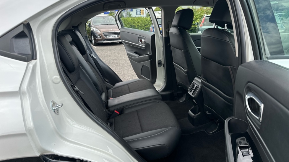 Honda HR-V 1.5 eHEV Advance 5dr CVT Hybrid Hatchback - Image 17