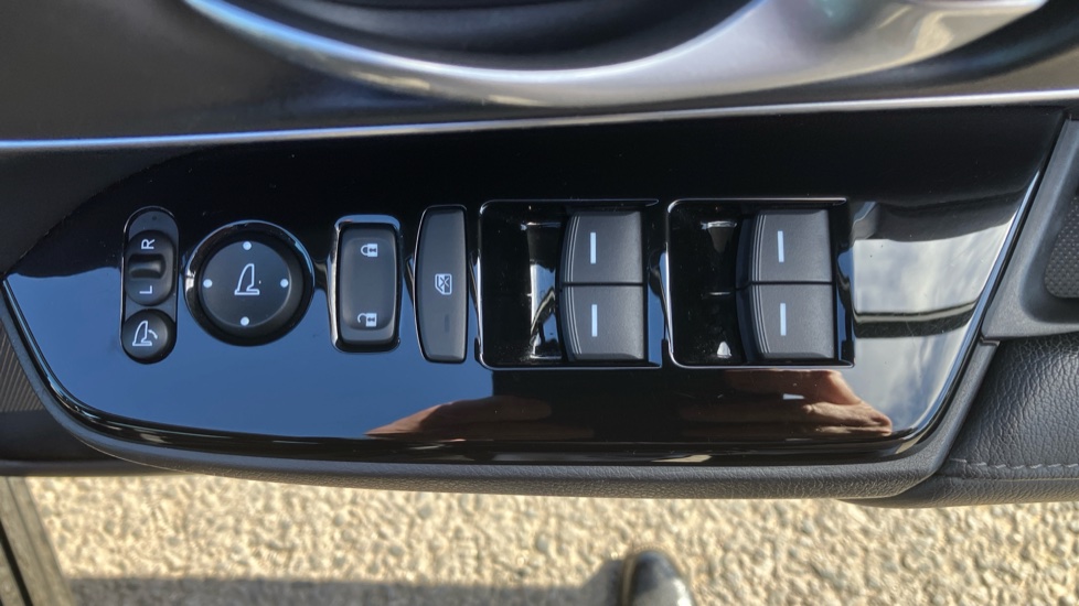 Honda CR-V 2.0 i-MMD Hybrid SR  2WD 5dr eCVT Hybrid Estate - Image 17