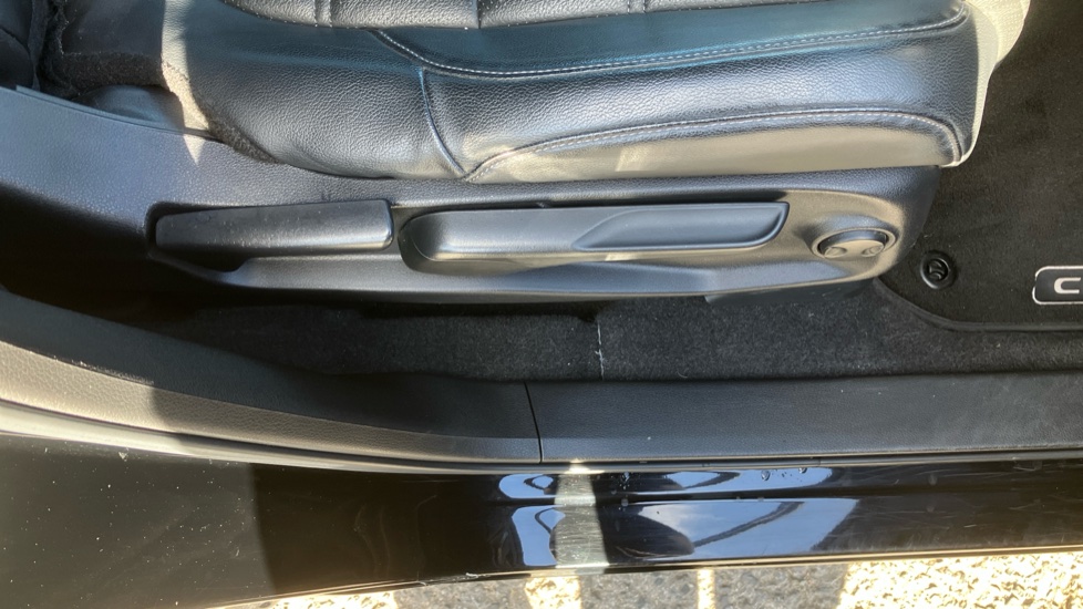 Honda CR-V 2.0 i-MMD Hybrid SR  2WD 5dr eCVT Hybrid Estate - Image 18