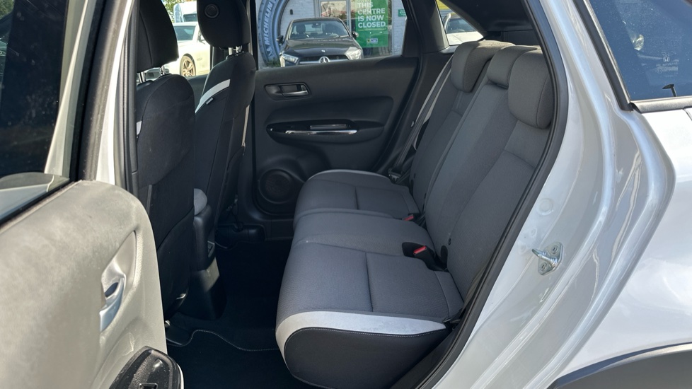 Honda Jazz 1.5 i-MMD Hybrid Crosstar EX 5dr eCVT Hybrid Hatchback - Image 14